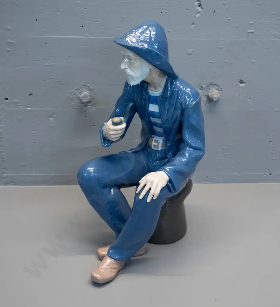 large Nao figure - sitting fisherman with pipe H-420 W-180 Image 1++
