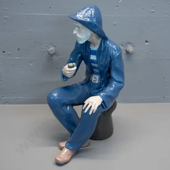 large Nao figure - sitting fisherman with pipe H-420 W-180