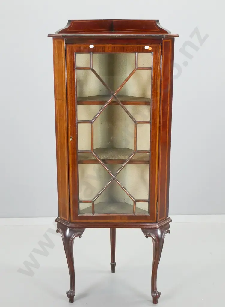 mahogany traditional style cab-leg corner cabinet - single door with astragals, inlaid banding, fabric lined interior Image 1++