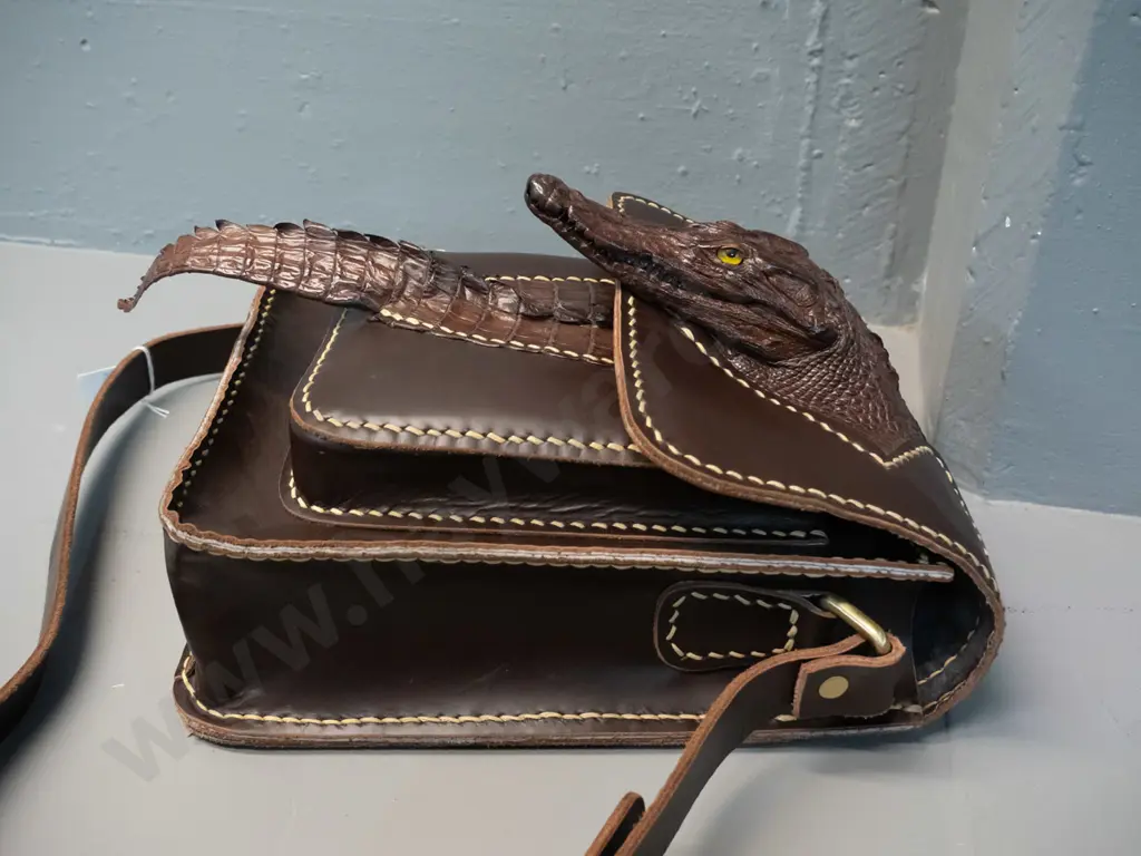 as-new leather and crocodile skin shoulder bag with crocodile head and tail, brass catch and buckle H300 W220 D80 Image 1++