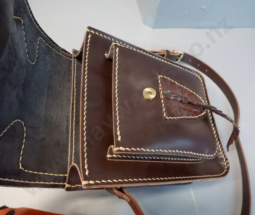 as-new leather and crocodile skin shoulder bag with crocodile head and tail, brass catch and buckle H300 W220 D80 Image 1++