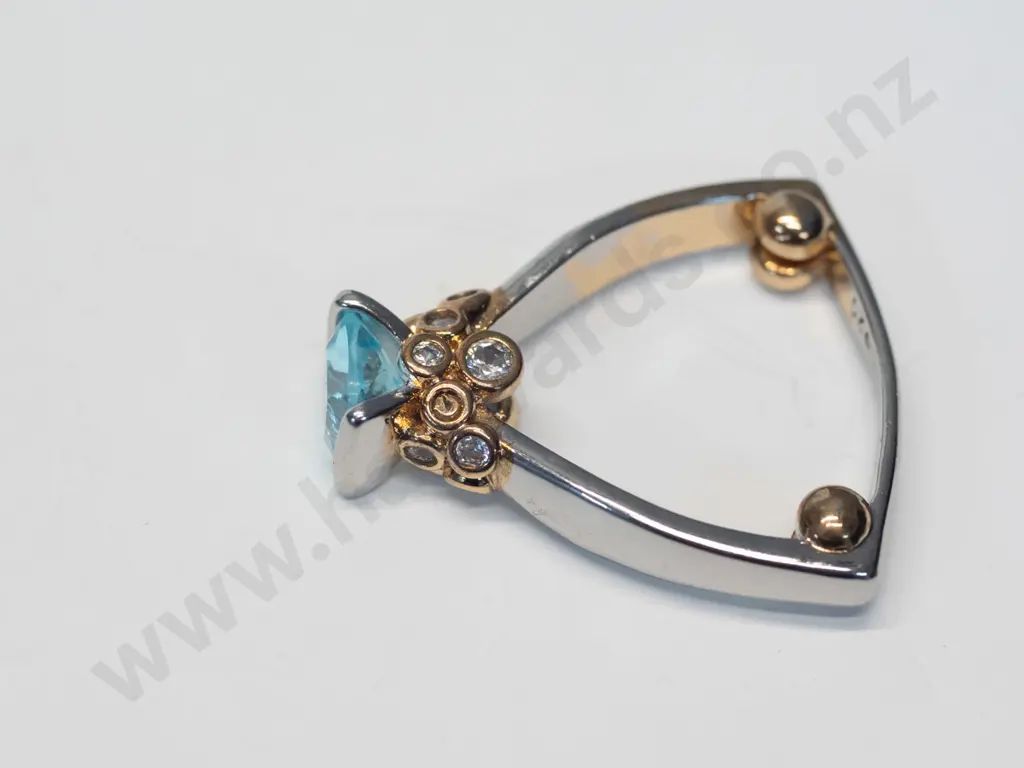 chunky silver aquamarine ring stamped 925 Image 1++