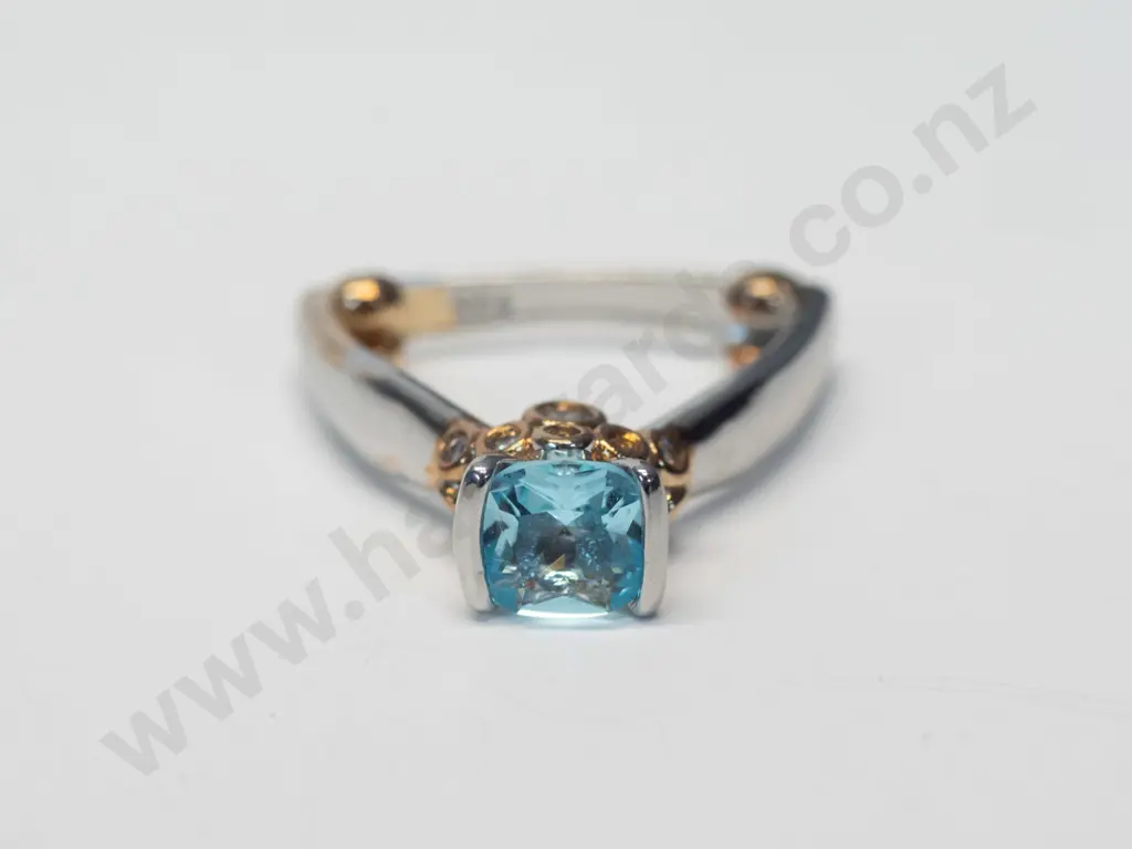 chunky silver aquamarine ring stamped 925 Image 1++