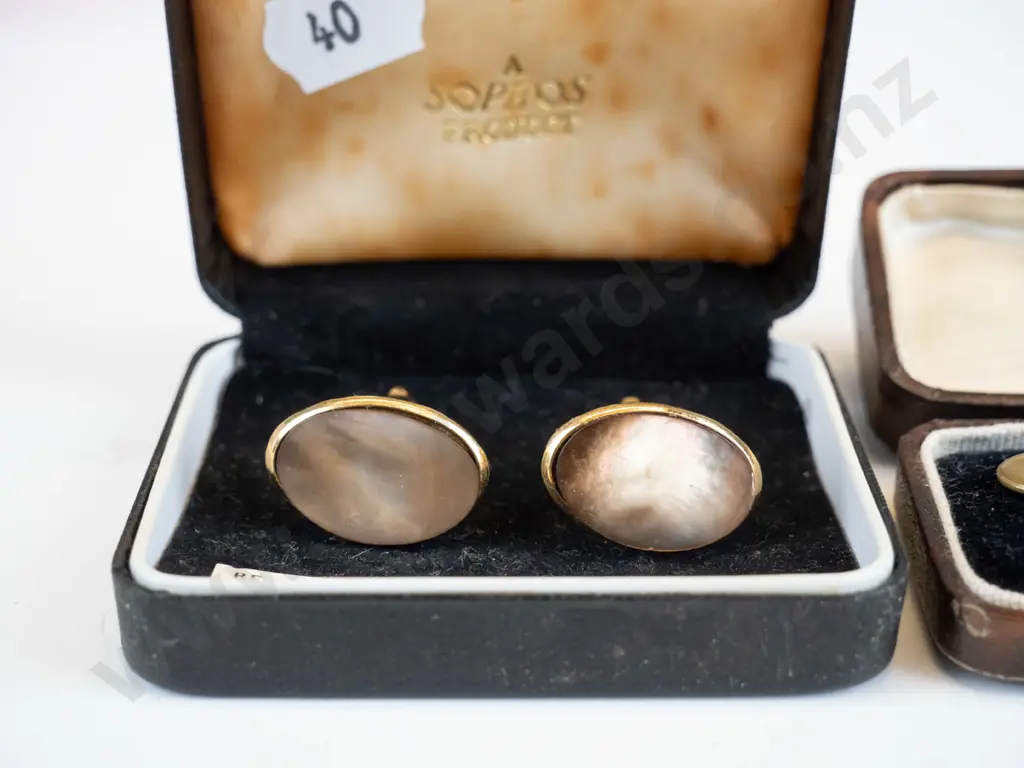 mother of pearl cufflinks & 2 pairs of buttons in original box Image 1++