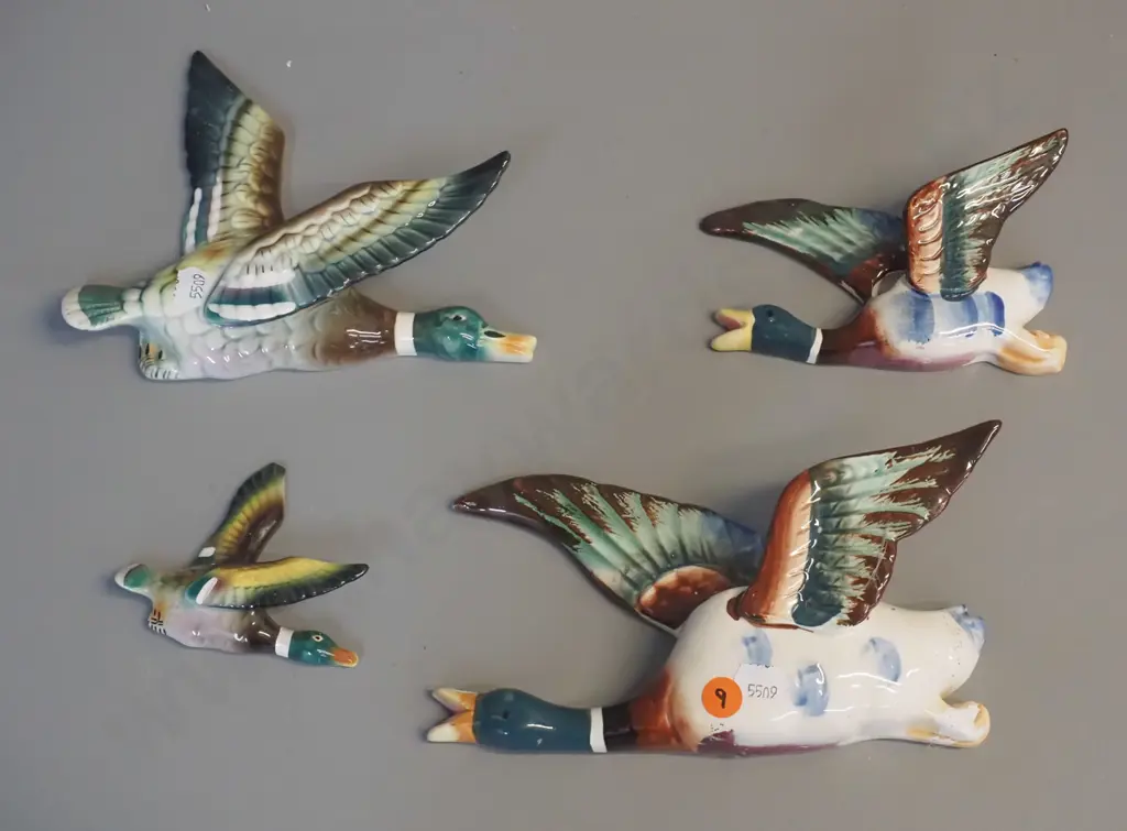 4 flying wall ducks - made in Japan, 2 with pockets, one small one has mend. Largest H-130 W-200 Image 1++