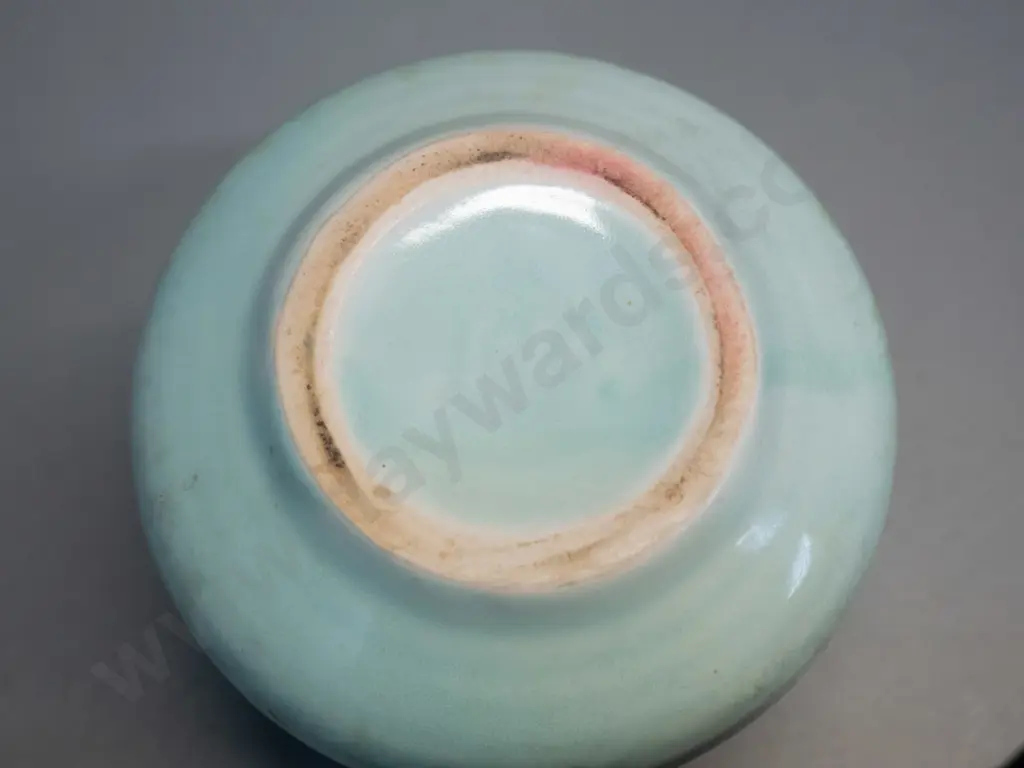 small (Crown Lynn?) vase in pale green glaze H-100 D-90 Image 1++