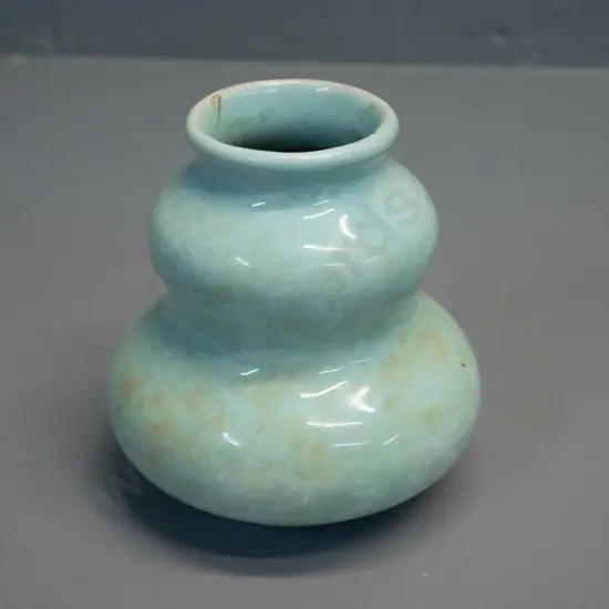 small (Crown Lynn?) vase in pale green glaze H-100 D-90