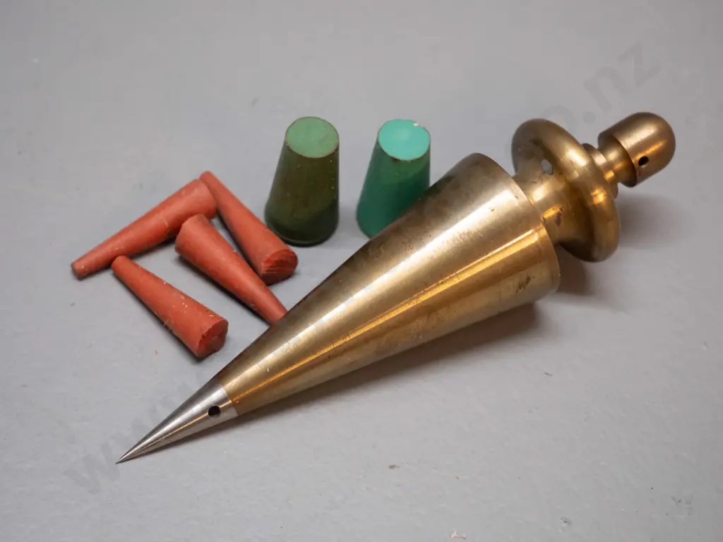 vintage brass plumb bob with very sharp steel tip L-125, plus 6 small rubber conical pieces. Image 1++