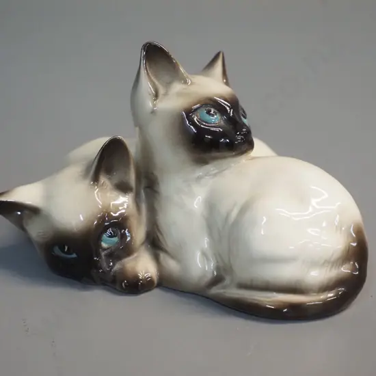 Beswick figurine - two Siamese kittens, number 1296. H-70