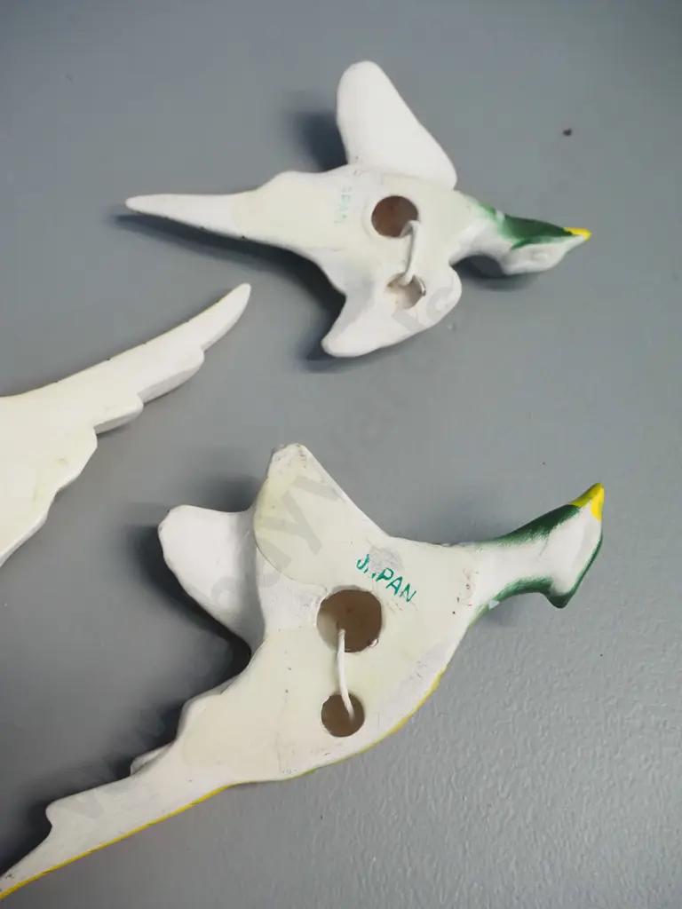 3 matte finish flying wall pheasants - marked Japan. One has chip to wing, largest is H-100 W-180 Image 1++