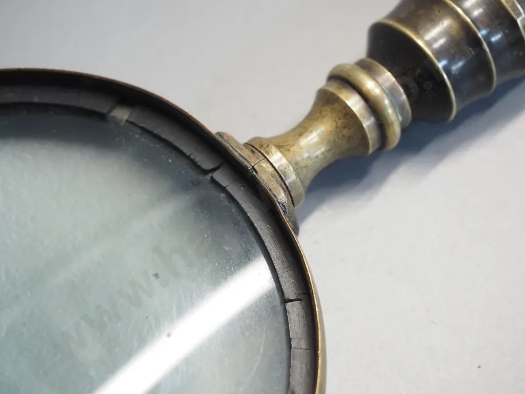 vintage magnifying glass with horn handle and brass frame - some damage to inner retaining ring L-430 Lens D-100 Image 1++