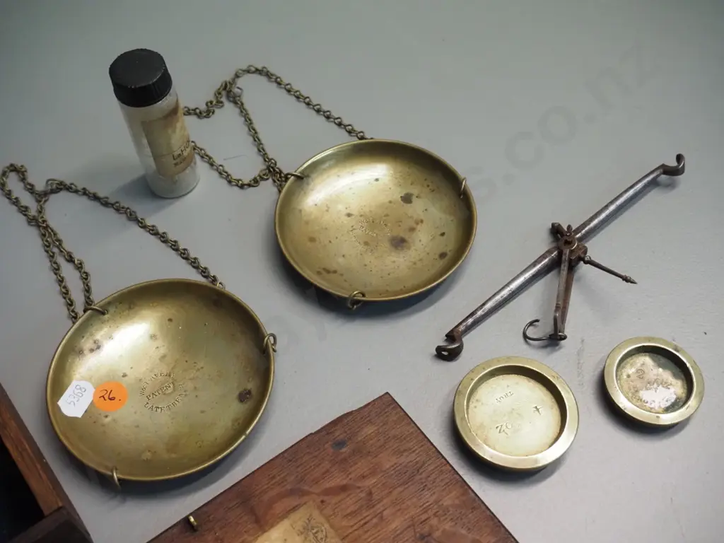 vintage part set of Avery gold scales in wooden case, with tiny gold nugget in jar - missing scale support stand, lid Image 1++