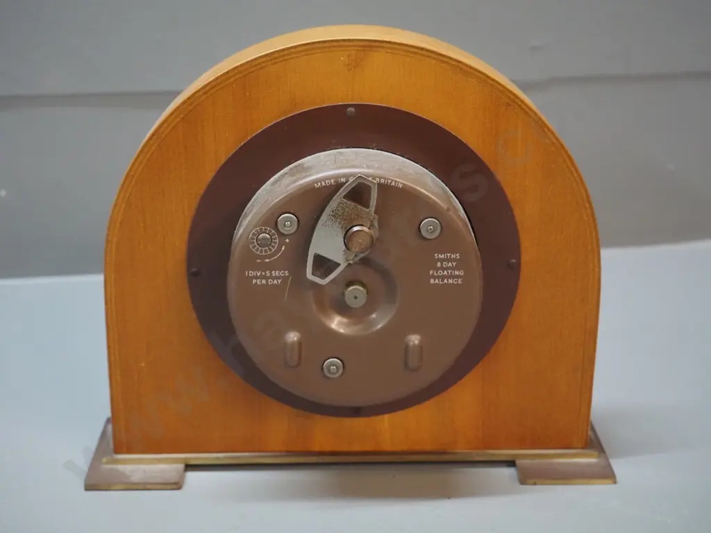 retro Smiths English 8-day mantel clock - wood case, brass bezel, metal feet & built-in winder H-180 W-210 D-60 Image 1++