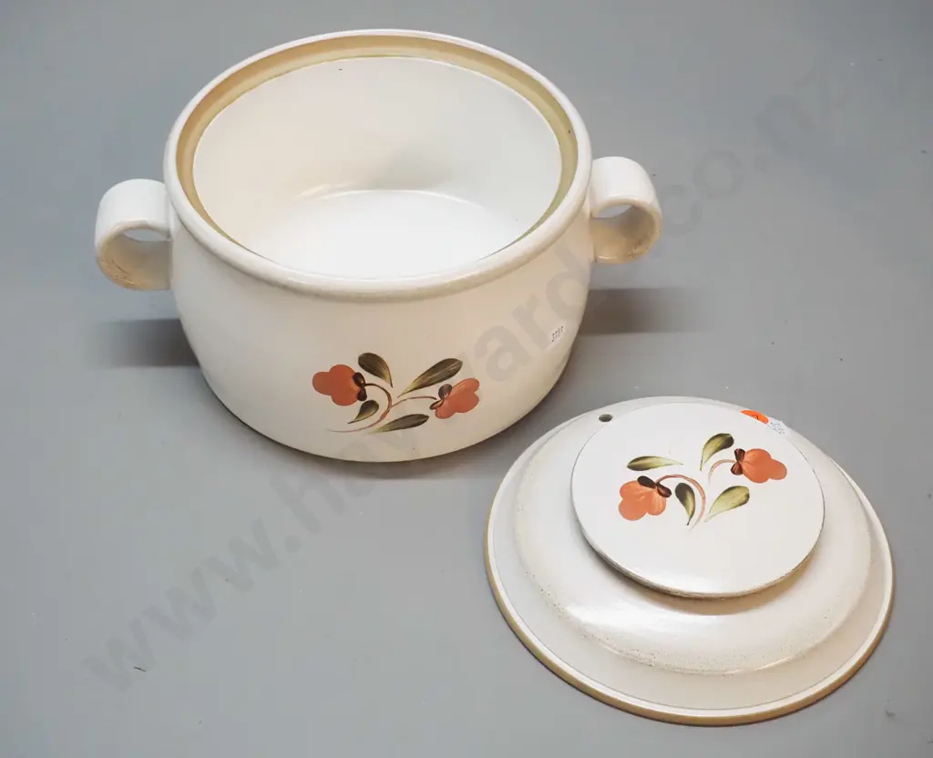 large retro floral pattern Denby lidded handled casserole H-160 W-270 Image 1++
