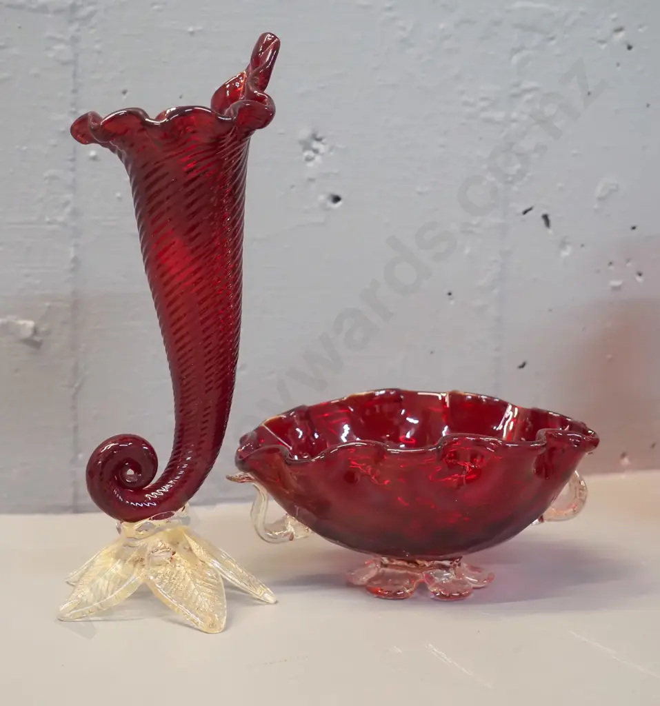 5 pieces of Venetian glass - 3 vases & 2 small dishes - and 2 pieces cranberry glass with clear handles, vase is H-190 Image 1++