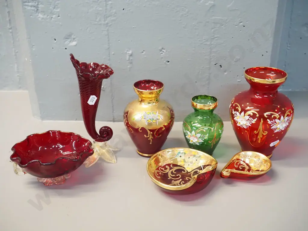 5 pieces of Venetian glass - 3 vases & 2 small dishes - and 2 pieces cranberry glass with clear handles, vase is H-190 Image 1++