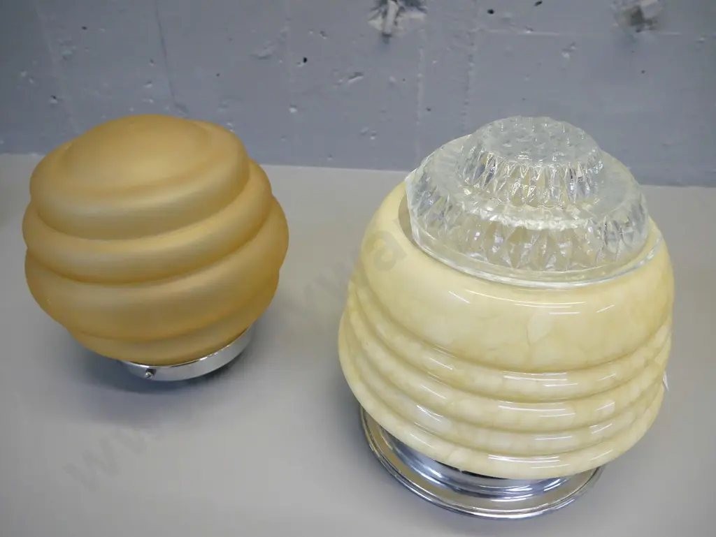 2x deco lightshades - one mottled finish, both ribbed decoration , tallest H- 200 Image 1++