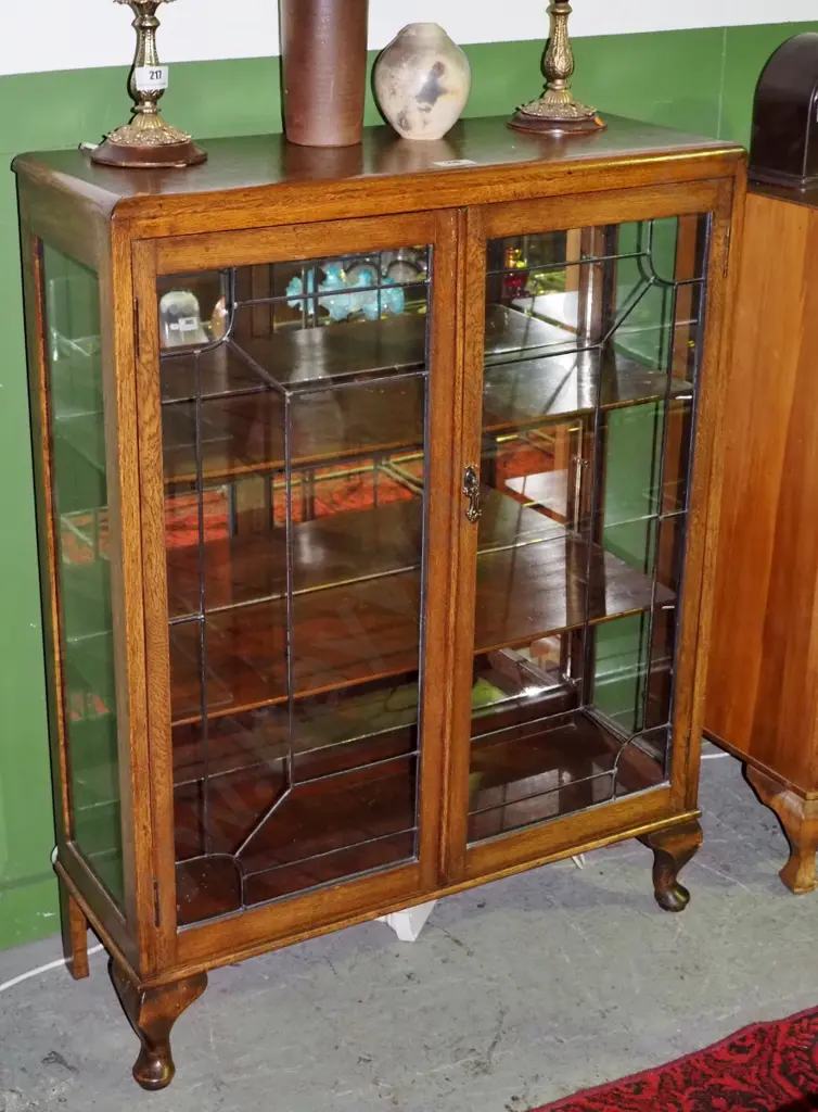 deco oak china cabinet with 2 leadlight doors, glazed sides, 2 timber shelves, mirrored back - non-original handle needs Image 1++