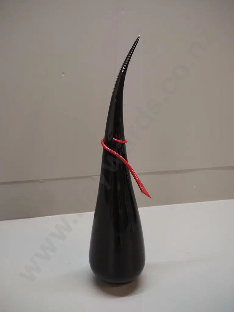 art glass ornament - black vase-shaped piece H-500 with loose ornamental collar. Signed Katie Brown 2007 Image 1++