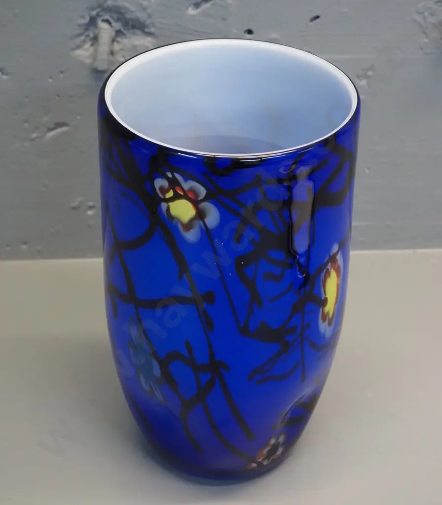 art glass vase - white lined cobalt blue outer with abstract designs H-240 D-140 Image 1++