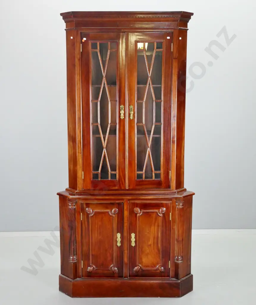 mahogany corner cabinet with 2-door display top with astragals, 2 panelled doors in base, brass drop handles H-1920 Image 1++