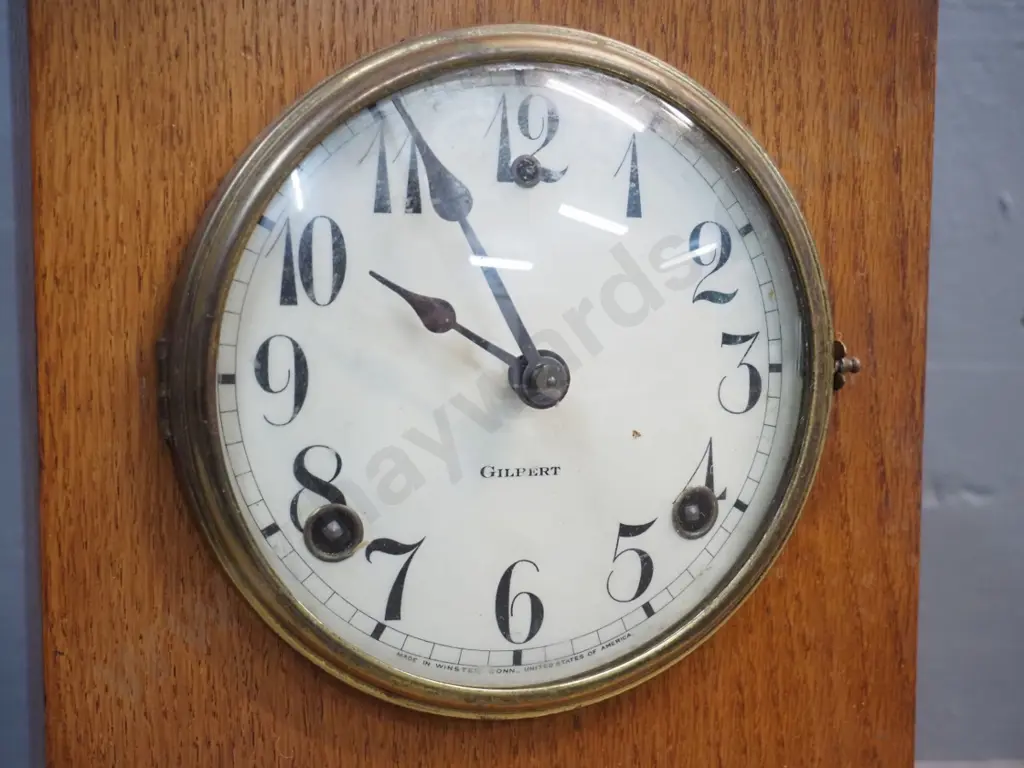 vintage Gilbert USA oak-cased striking mantel clock - with key and pendulum H-340 W-240 D-140 Image 1++