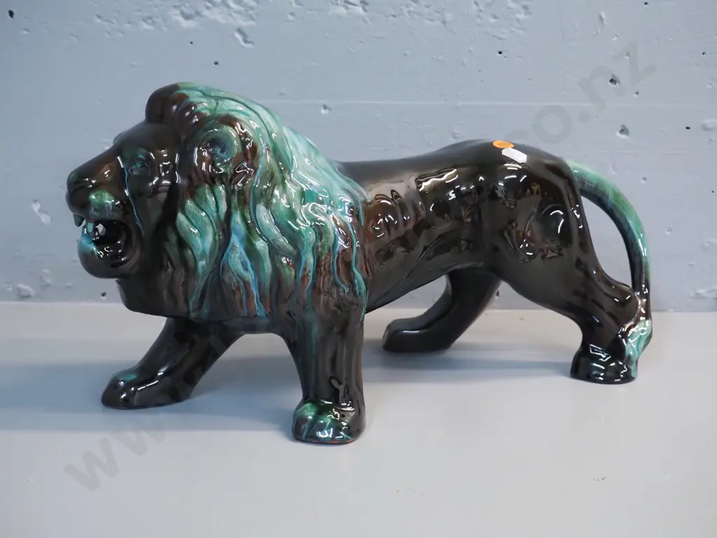 Blue Mountain Pottery large lion figure H-230 L-420 Image 1++