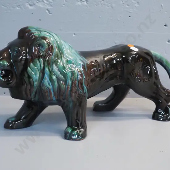 Blue Mountain Pottery large lion figure H-230 L-420