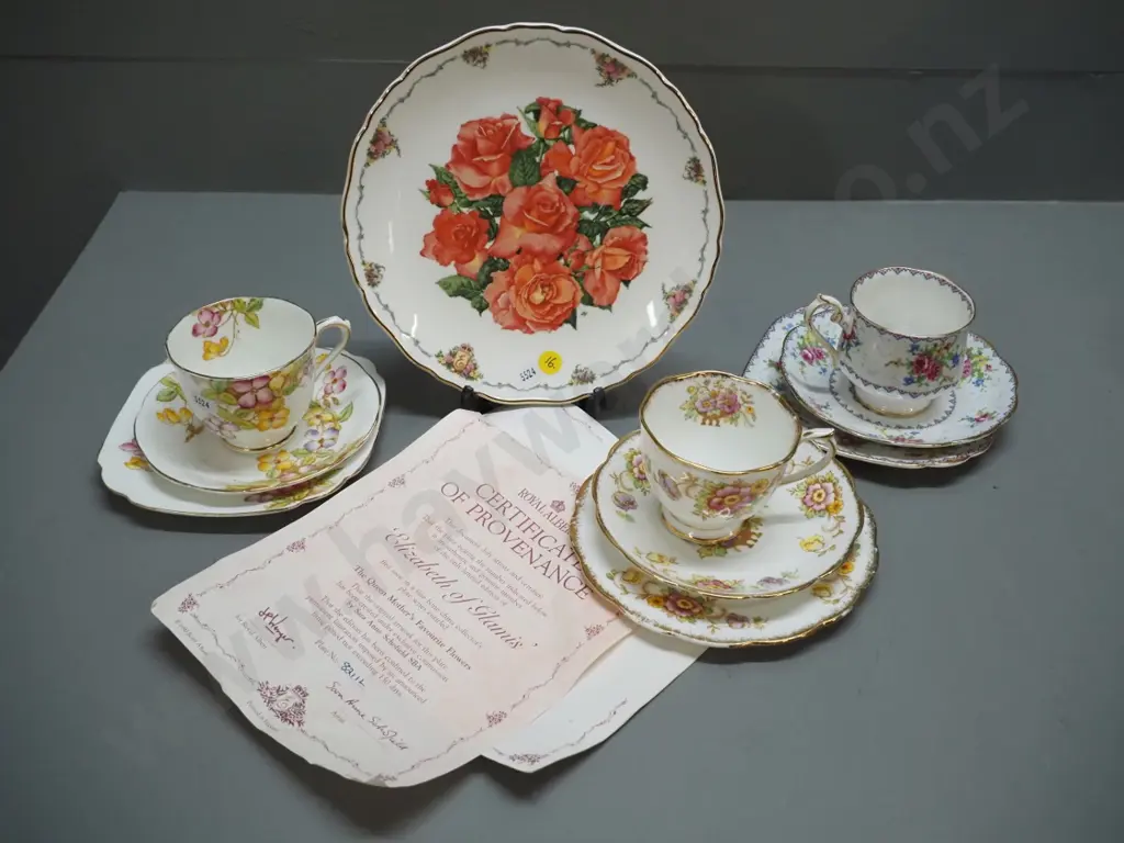 Royal Albert china items, limited edition "Elizabeth of Glamis" rose plate D- 210 Image 1++