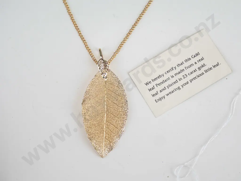 leaf necklace no mark Image 1++