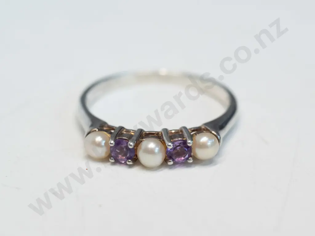 silver amethyst & cultured pearl ring stamped 925 Image 1++