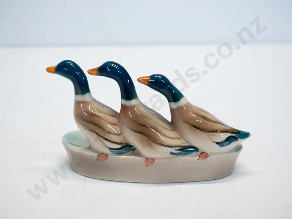 small Beswick duck dish Image 1++