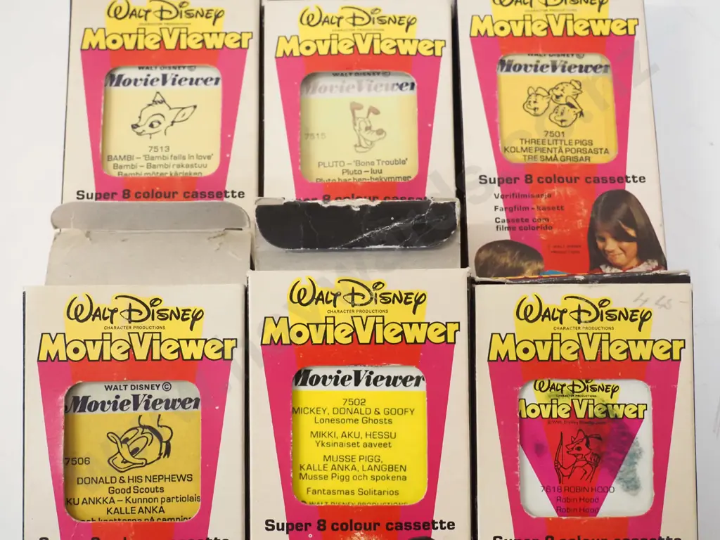 Disney / Mettoy movie viewer with 6 cartridges - Bambi, Pluto, Robin Hood, Donald Duck etc. Image 1++