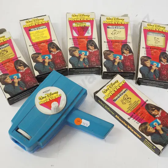 Disney / Mettoy movie viewer with 6 cartridges - Bambi, Pluto, Robin Hood, Donald Duck etc.