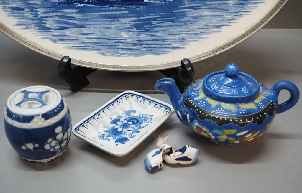 delft style blue and white ceramic and metal tray L- 470 W- 320, small Delft plate, miniature clogs, floral teapot etc Image 1++