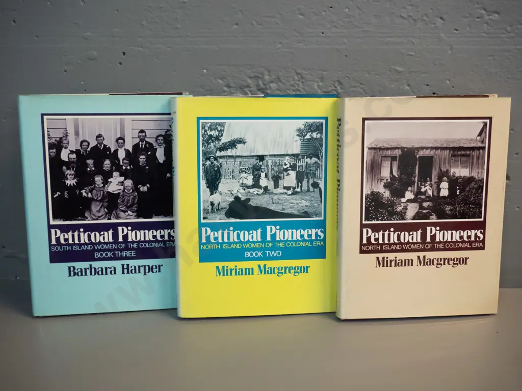 3 books: Petticoat Pioneers - Women of the Colonial Era, books 1, 2 and 3 - 1973, 1975 & 1980 Image 1++