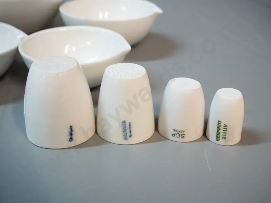 4 Royal Worcester laboratory dishes with pouring lips, and 4 small porcelain strainers or sieves - largest dish is Image 1++