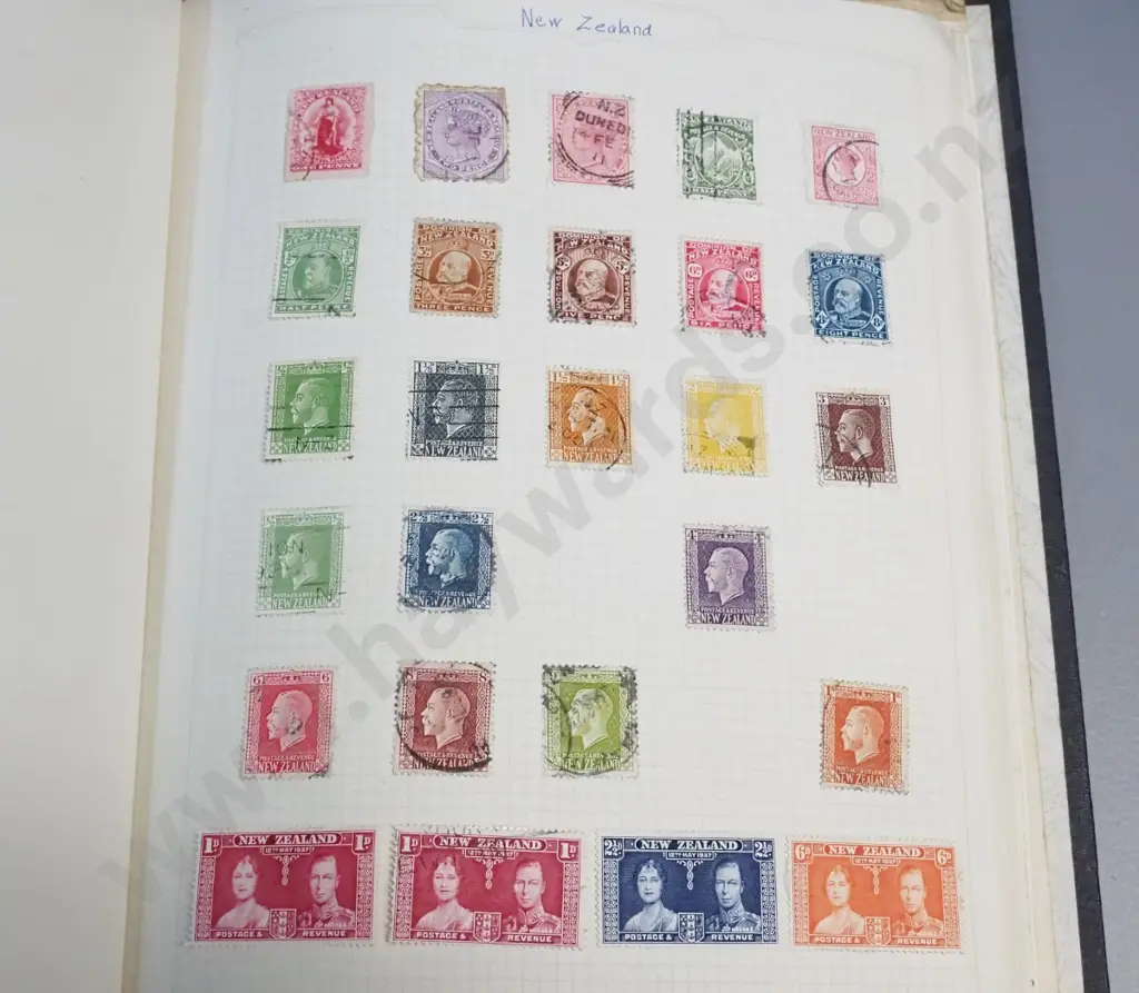 3 New Zealand stamp albums with assorted contents, 1873 onwards Image 1++
