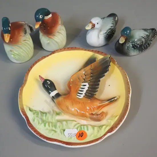 5 duck motif items - wall pocket vase D-150 and 2 sets salt & pepper, probably all Japanese