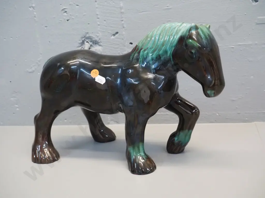 Blue Mountain horse figure - chip to one foot H-230 L-340 Image 1++
