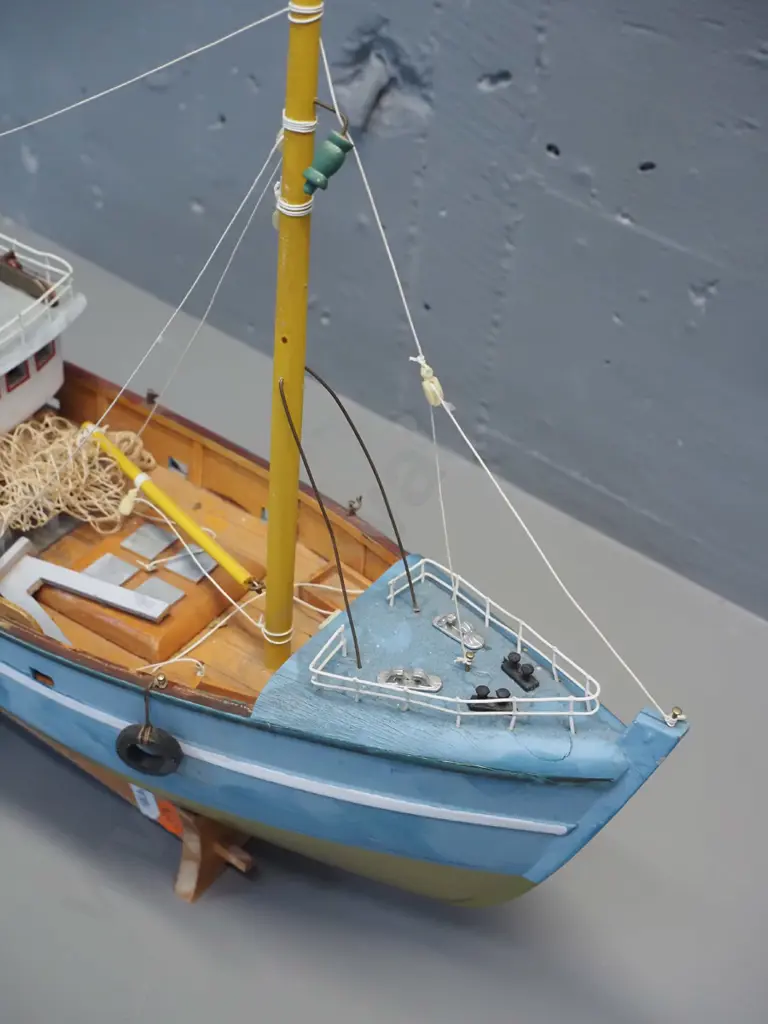 model fishing trawler - timber, with rigging and fishing net, integrated stand, etc. H-350 L-460 W-140 Image 1++