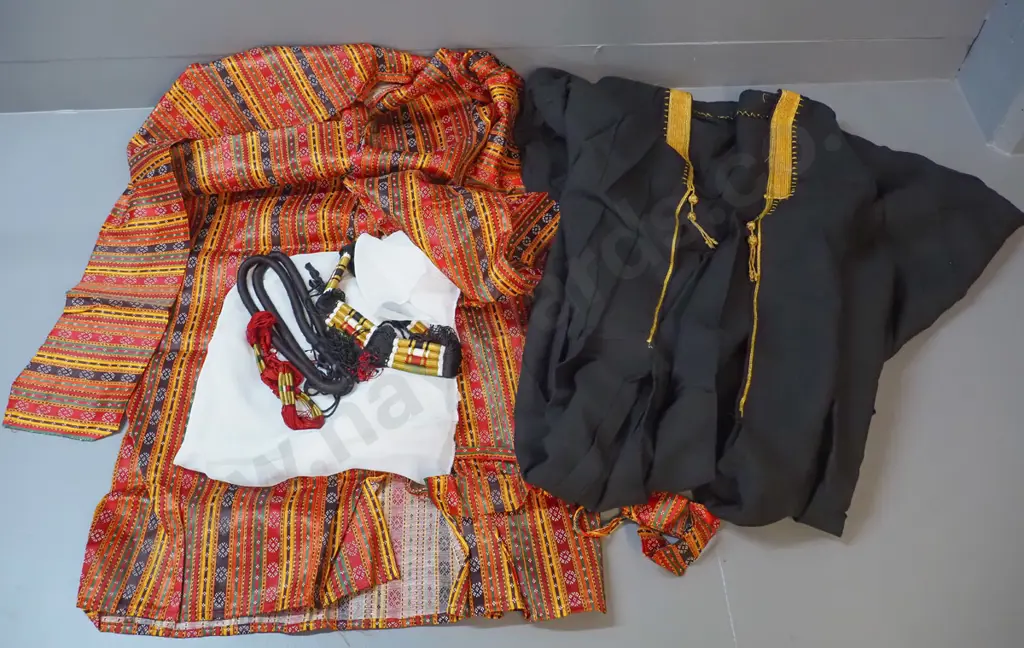 as-new Arabic / Iraqi full dress men's outfit - multiple pieces, see photos for detail Image 1++