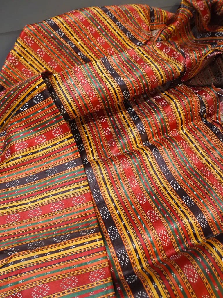 as-new Arabic / Iraqi full dress men's outfit - multiple pieces, see photos for detail Image 1++