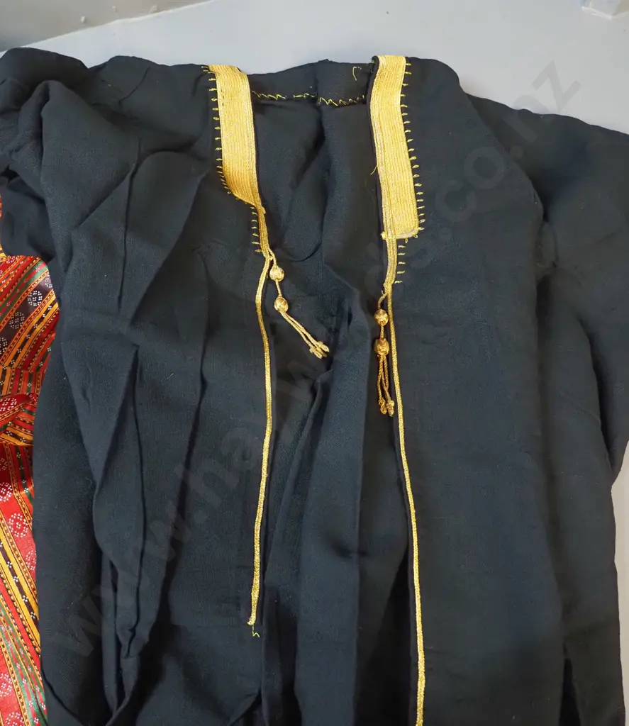 as-new Arabic / Iraqi full dress men's outfit - multiple pieces, see photos for detail Image 1++