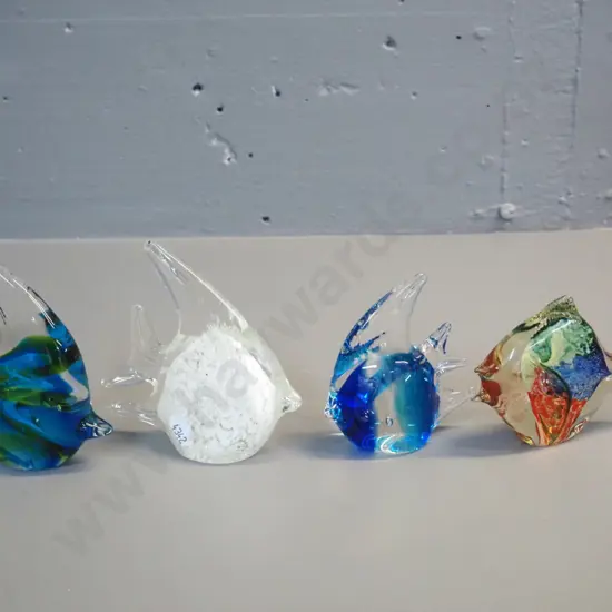 4 small art glass fish figures - largest is H-120 L-110