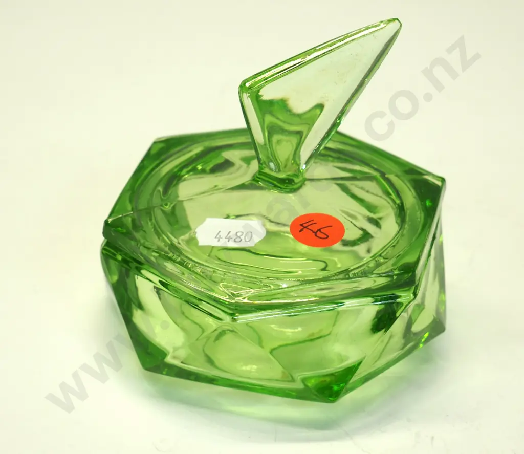uranium glass lidded trinket box H-100 Image 1++