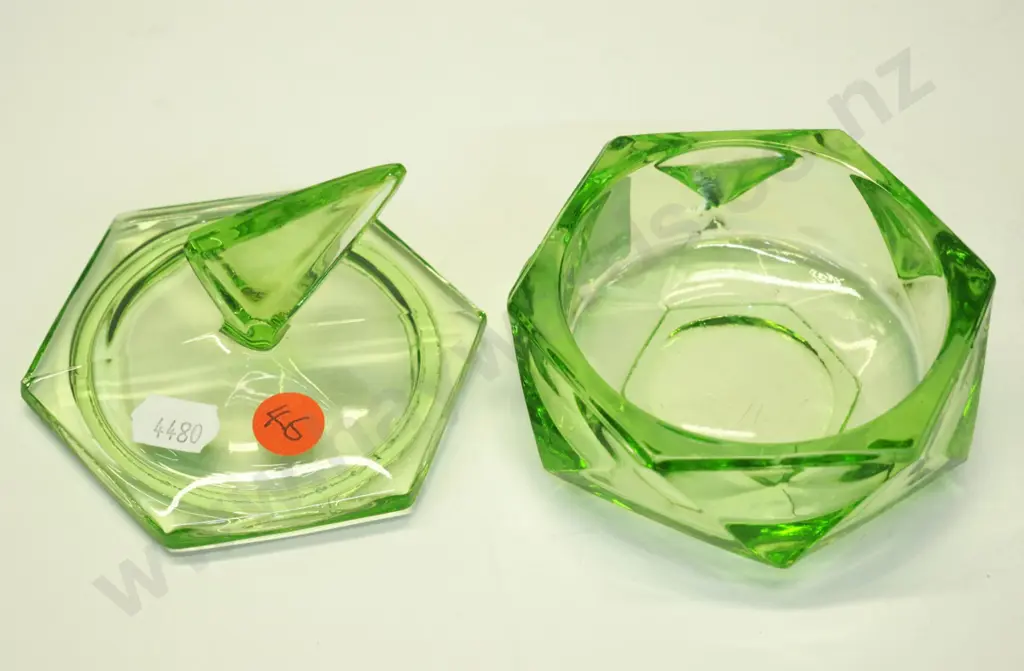uranium glass lidded trinket box H-100 Image 1++