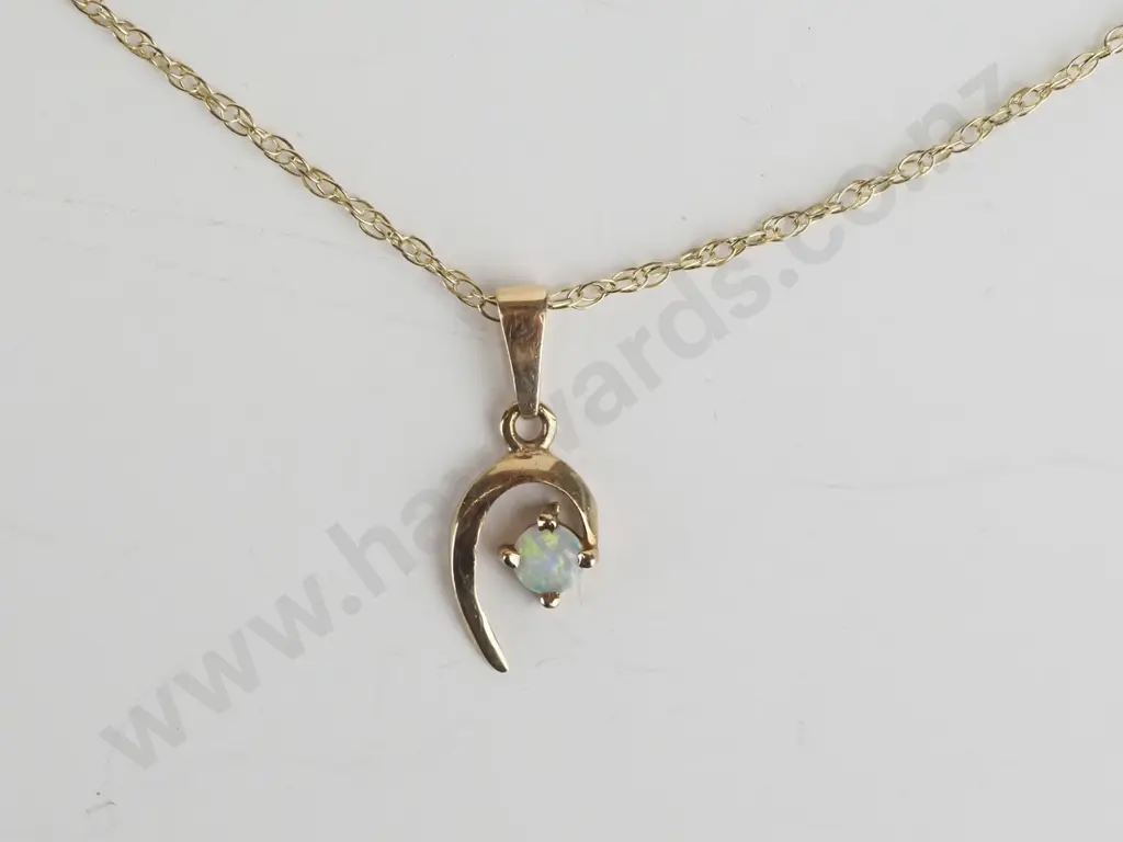 small opal necklace stamped 375 Image 1++