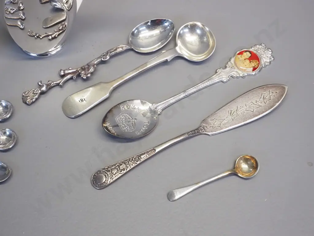 assorted sterling silver and EPNS items: sterling thimble, Indian 1916 "Two Annas" coin spoons with figural bear handle, Image 1++