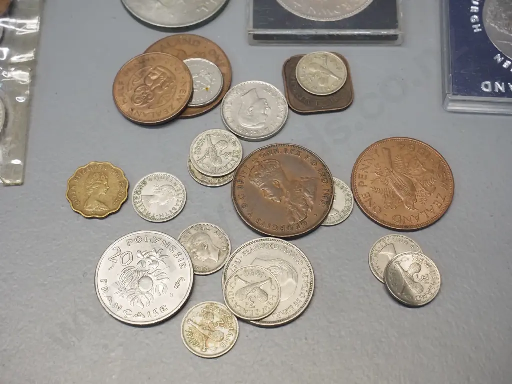 assorted New Zealand coins including cased Coronation, royal visit and Captain Cook, plus English Winston Churchill Image 1++